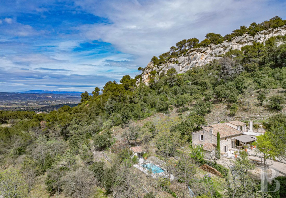 A 17th-century farmhouse in the heart of the Luberon National Park at Oppède-le-Vieux in in Vaucluse - photo  n°27
